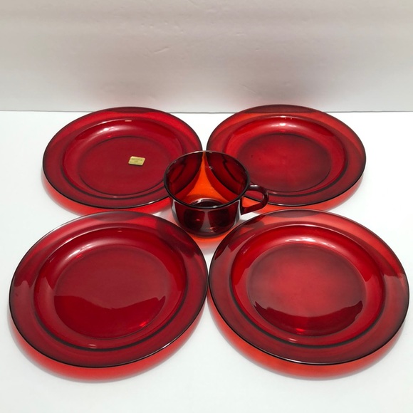 Arcorco France Ruby Red Set Of Four Salad Plates With One Coffee Cup - Picture 4 of 13
